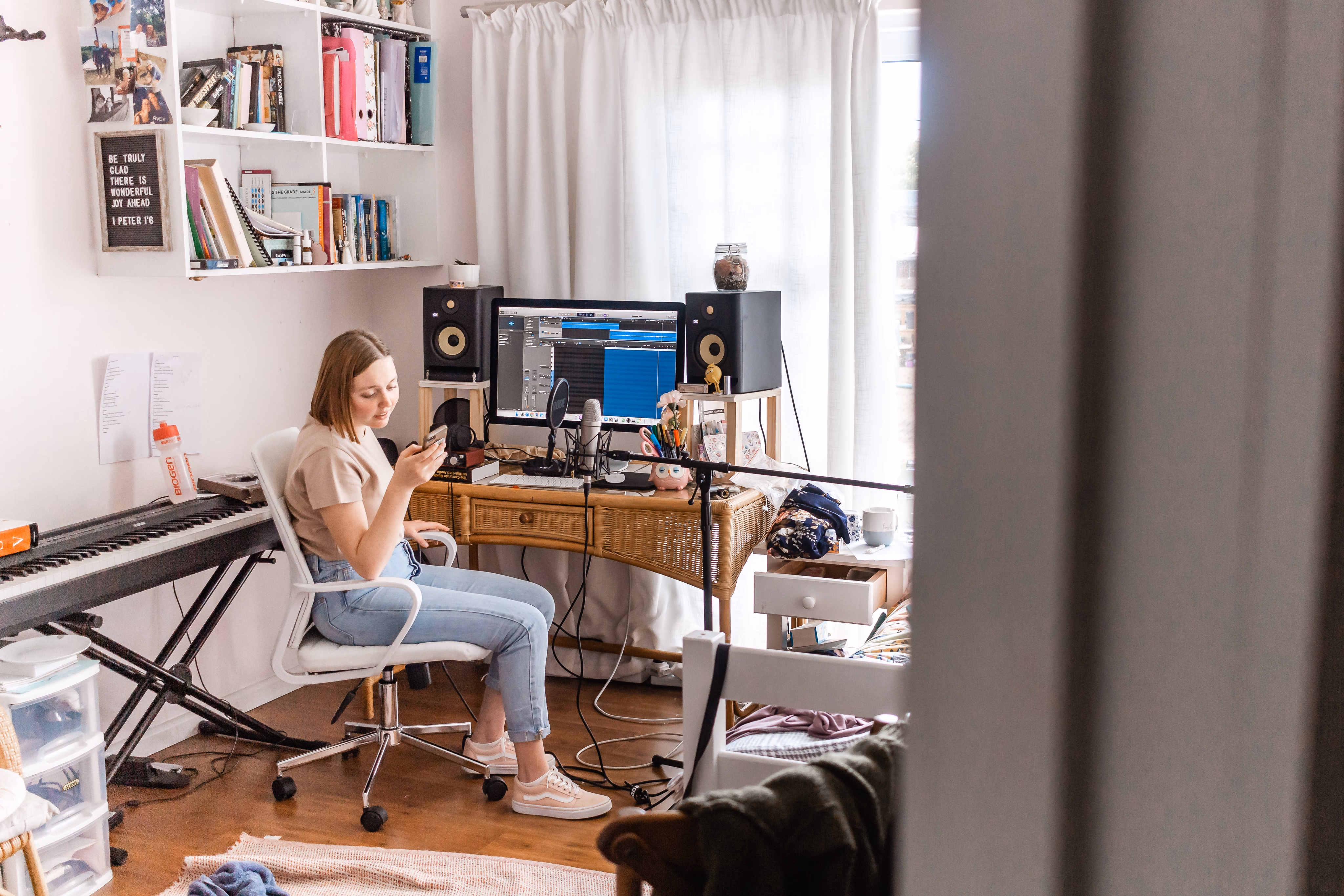 20+ Song Prompts That Will Help You Create Viral Music